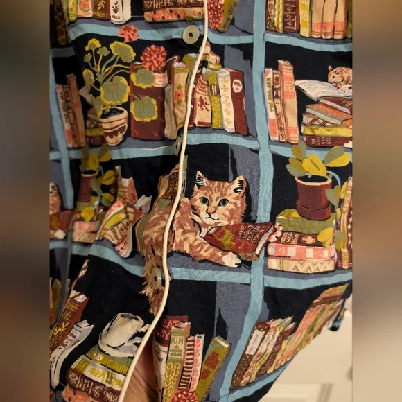 Printfresh Beige Label with Navy Logo on Patterned Fabric - Picture 2 of 6